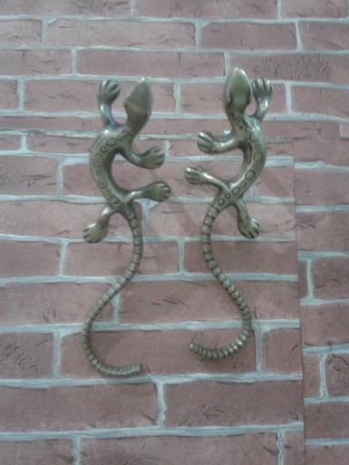 Brass door handle code C.110 size long 195 mm. wide 48 mm. Brass door handle code C.110 size long 195 mm. wide 48 mm.